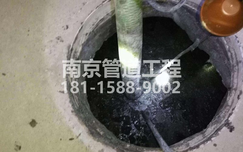 216廖家巷清理化粪池
